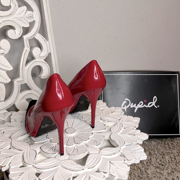 NWT 4 Inch Stiletto red Pump Pointed in Red with black mesh details ✨ - Picture 7 of 10